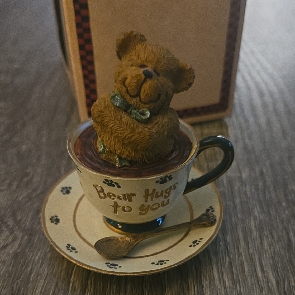 Boyds Bears Brown and Cream Bear Hugs Cup and Saucer
